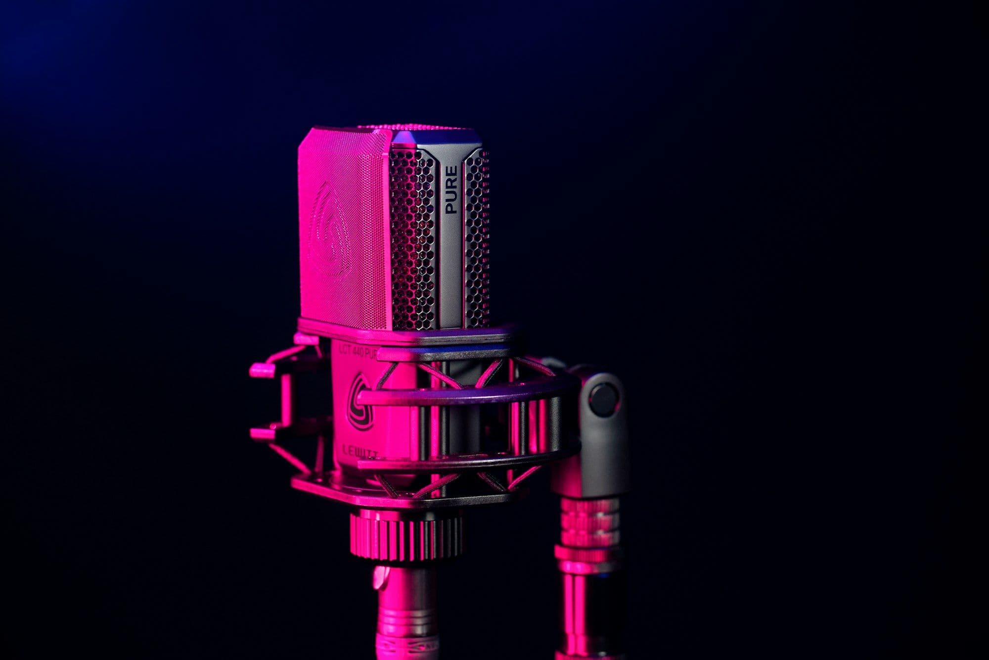 How to Leverage Synthetic AI Voices for Interactive Product Demos